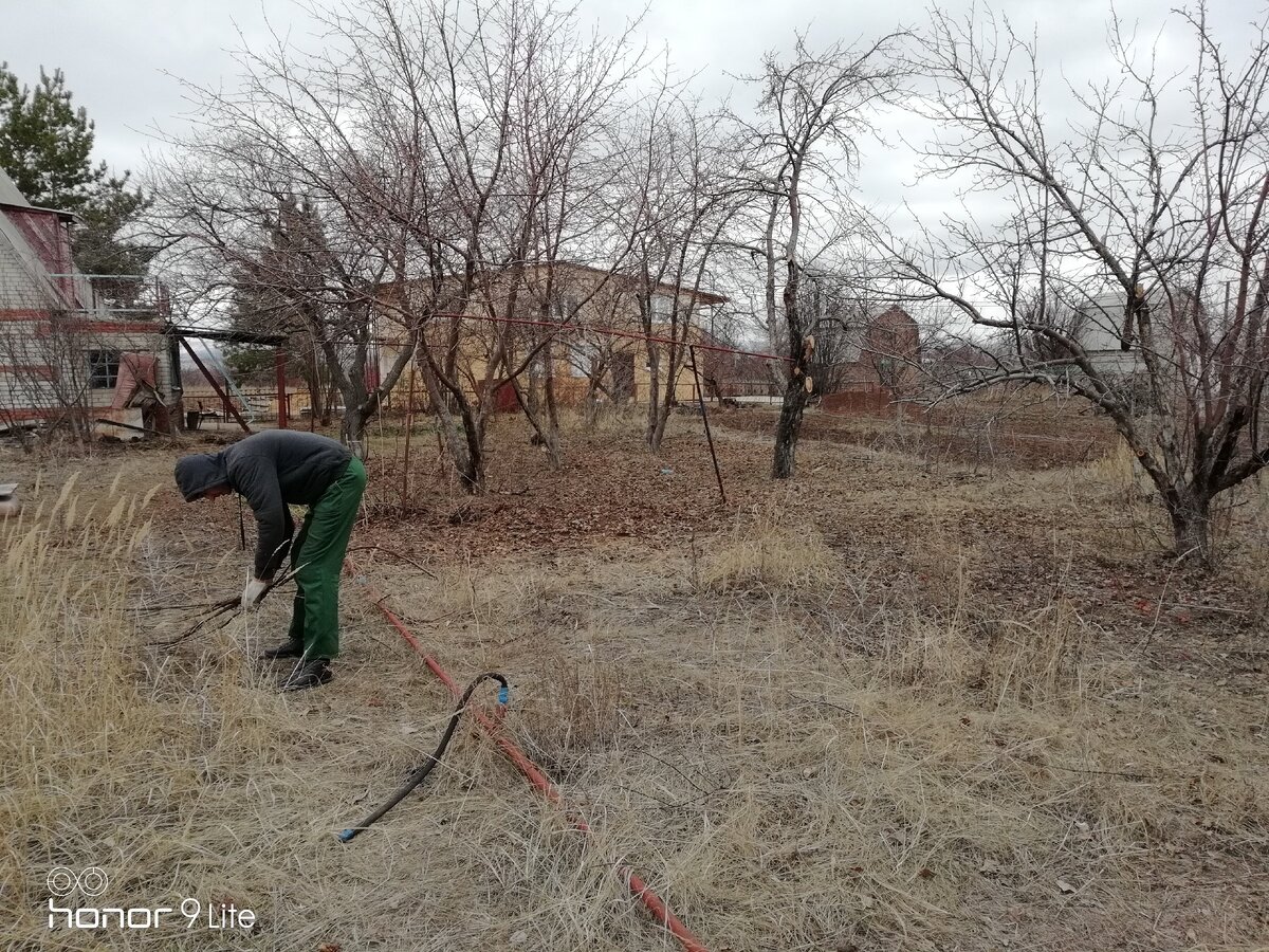 Старый водопровод тоже пришлось убирать