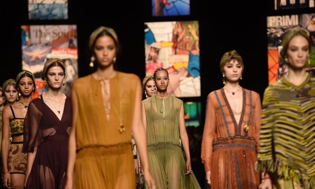 Dior открывает парижскую Неделю моды подиумом в стиле собора