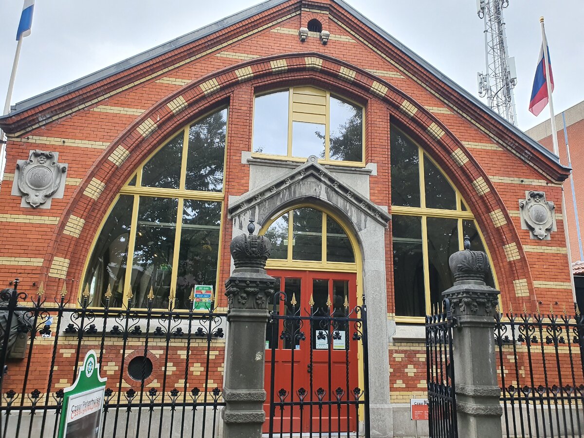 Огого,какие хоромы,подумаете вы