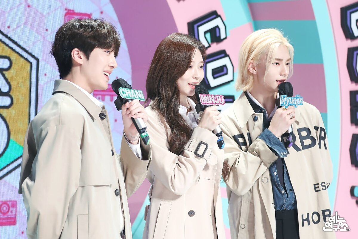 Ведущие на Show! Music Core, 26 сентября.