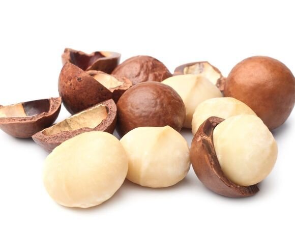 Макадамия — род древесных растений семейства Протейные.Сегодня мы поговорим о вреде и пользе этого всемилюбимого орехового вкуса и главного атрибута в кулинарии и кондитерских изделиях.