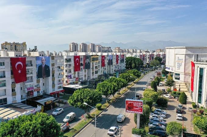 Вся Анталия украшена к празднику. Фото с сайта sabah.com.tr