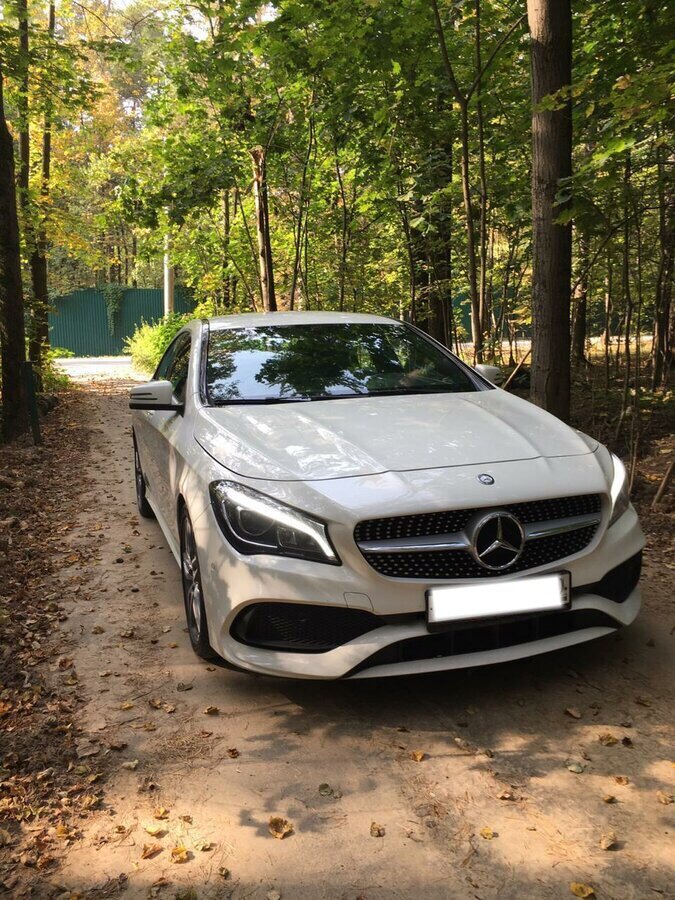 В пакете AMG автомобиль выглядит особенно стильно.