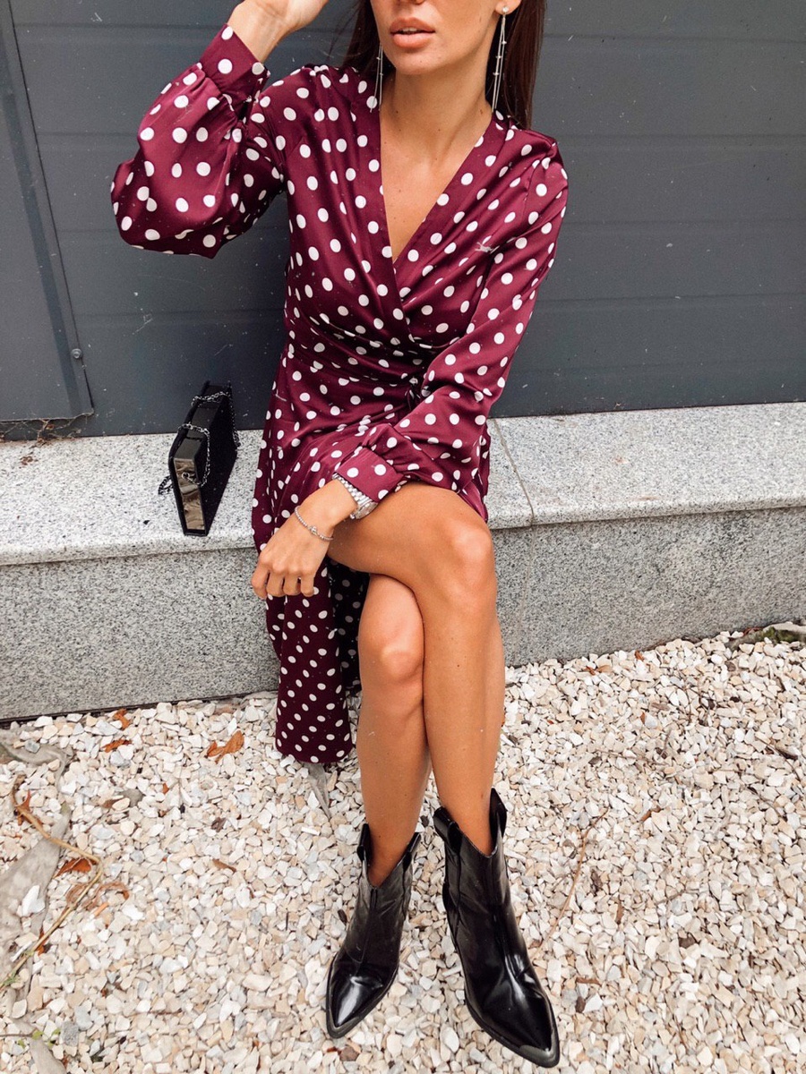 На самом деле горох – это про женственность. Он относится к «вечным» принтам, которые используются повсеместно.