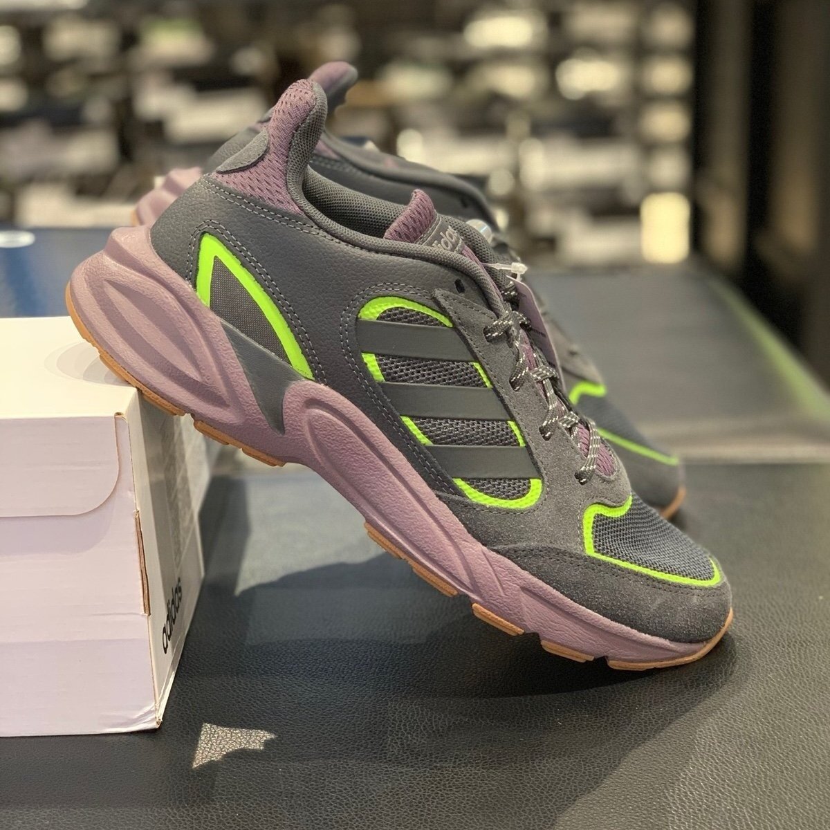 ADIDAS 90S VALASION. (Пушка). Успейте купить, ведь сейчас на эту пару скидка и стоит она сейчас 3200(оригинал) 😱😱😱. https://vk.com/wall-154761393_186977