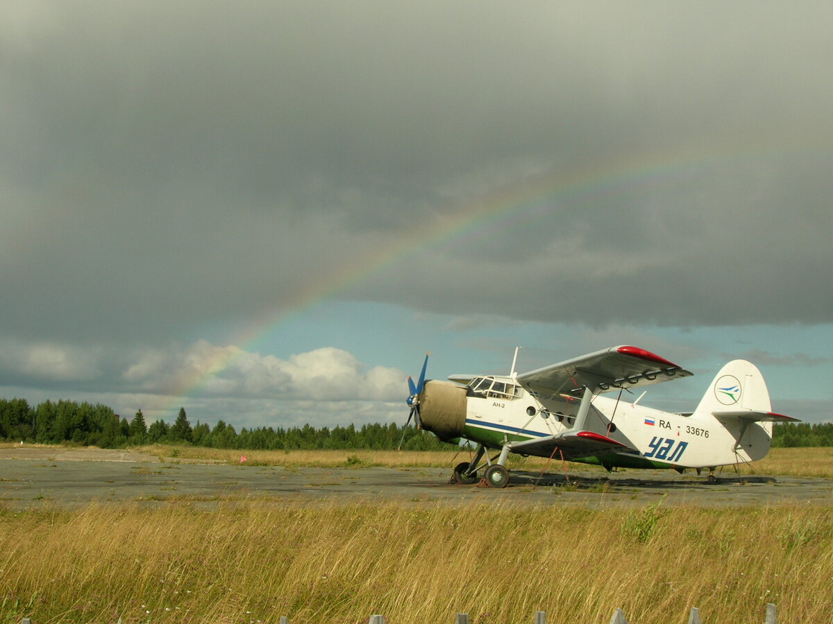 Ан-2 на аэродроме в Гайнах