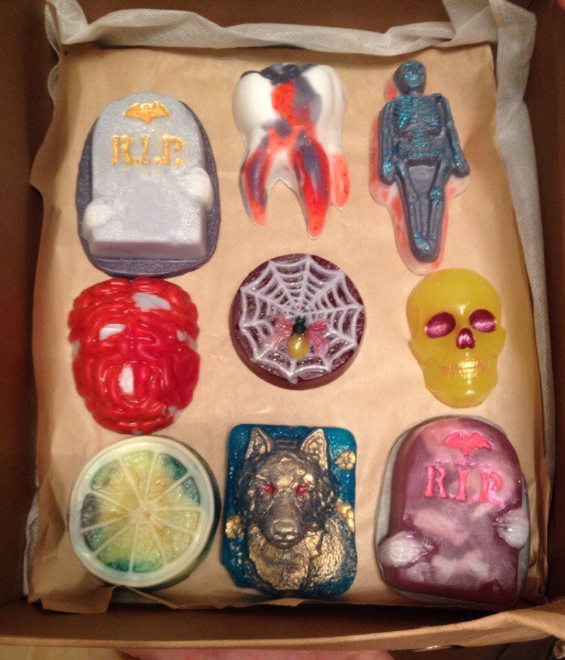 Вот такой набор истинного любителя Хэллоуина. Лимон если что, типа гнилой.