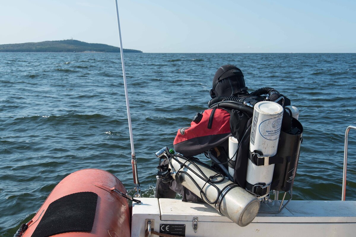Водолаз перед погружением. Фото: ЦПИ РГО
