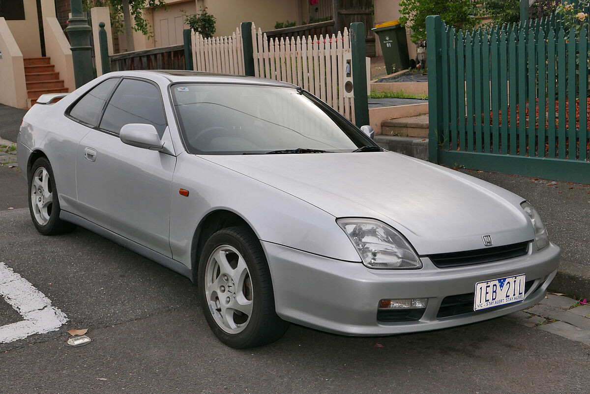 2 место • Honda Prelude (1998) — двухдверное, четырёхместное купе производства компании Honda. • Из минусов: Дорогие запчасти, тесно в салоне • Средняя цена в РФ ≈ 170 т.р
