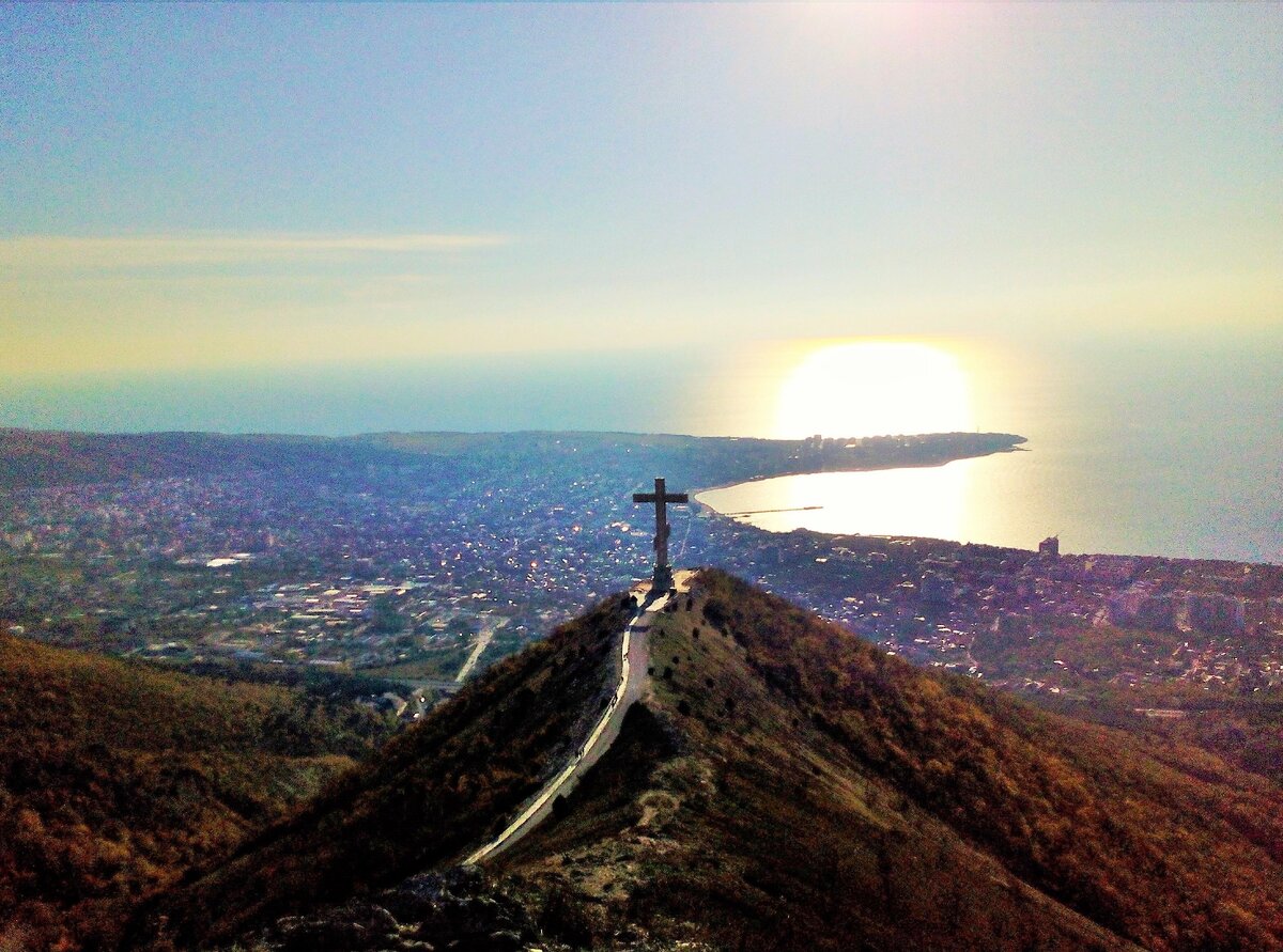 Геленджик крест на горе фото