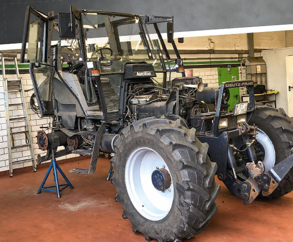 В мастерской Agrostar — на русский можно перевести как «звезда полей» — предстал «во 
всей своей наготе». Ведь к многочисленным доустановкам необходимо тщательно подготовиться.