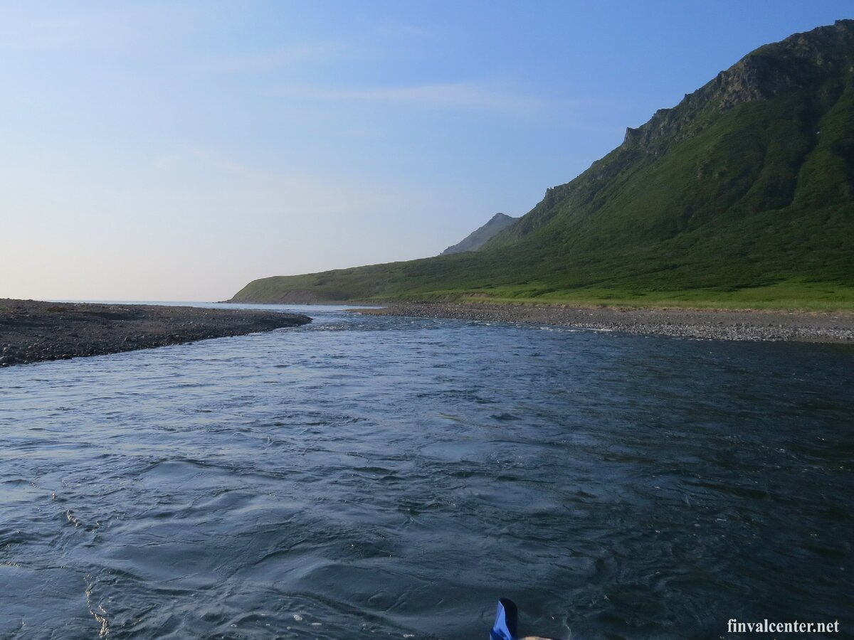 Узкая протока в огромный лиман. Течение сумасшедшее. 