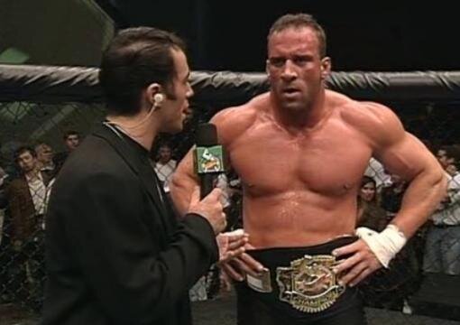 Основанная в 1993 году организация по проведению турниров по смешанным единоборствам (или ММА, что является аббревиатурой от английского Mixed Martial Arts) UFC произвела революцию на рынке единоборств. На сегодняшний день UFC - это мировой премиальный спортивный бренд, компания по производству медиа-контента и самый успешный игрок на рынке платных трансляций Pay-Per-View.