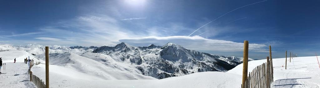 Панорамный  снимок  гор