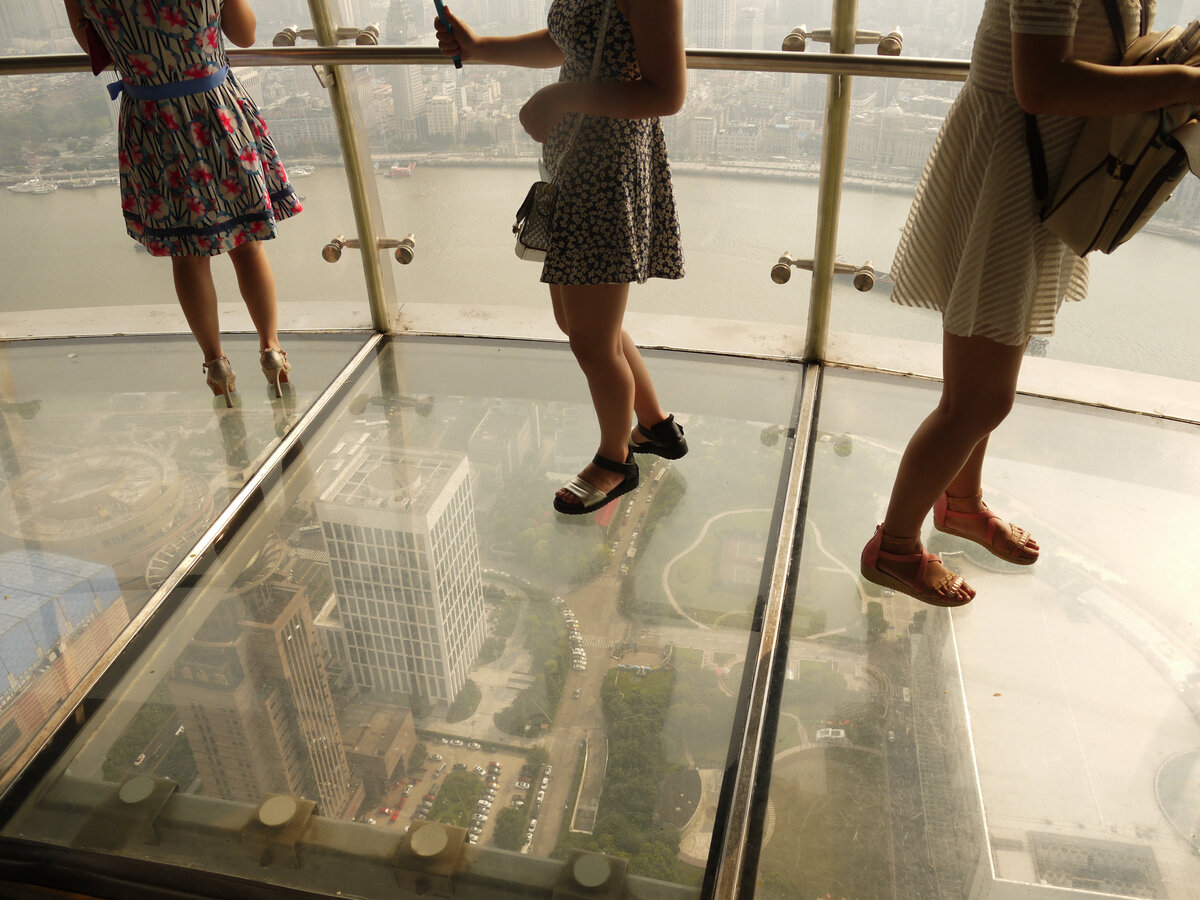 Фото сделано мной на смотровой площадке шанхайской башни «Восточная жемчужина». 