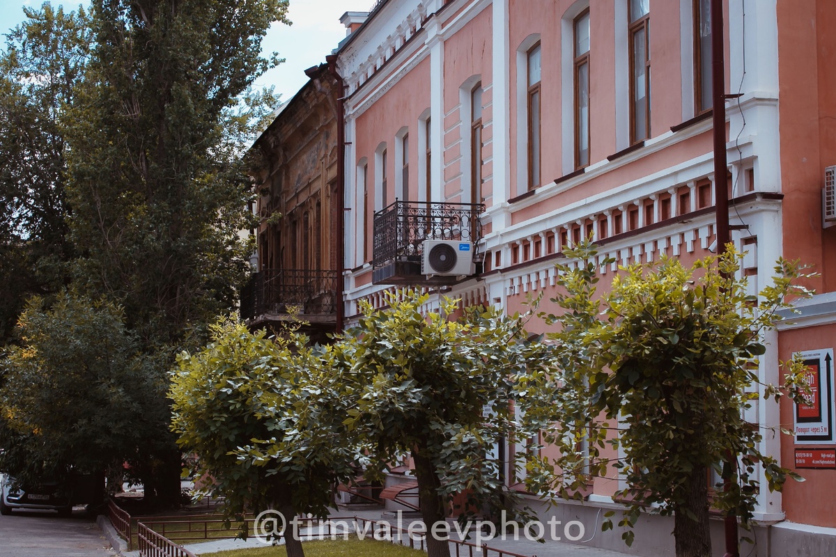 Островского и старые особняки. Ещё бы кондиционеры с фасадов убрать?