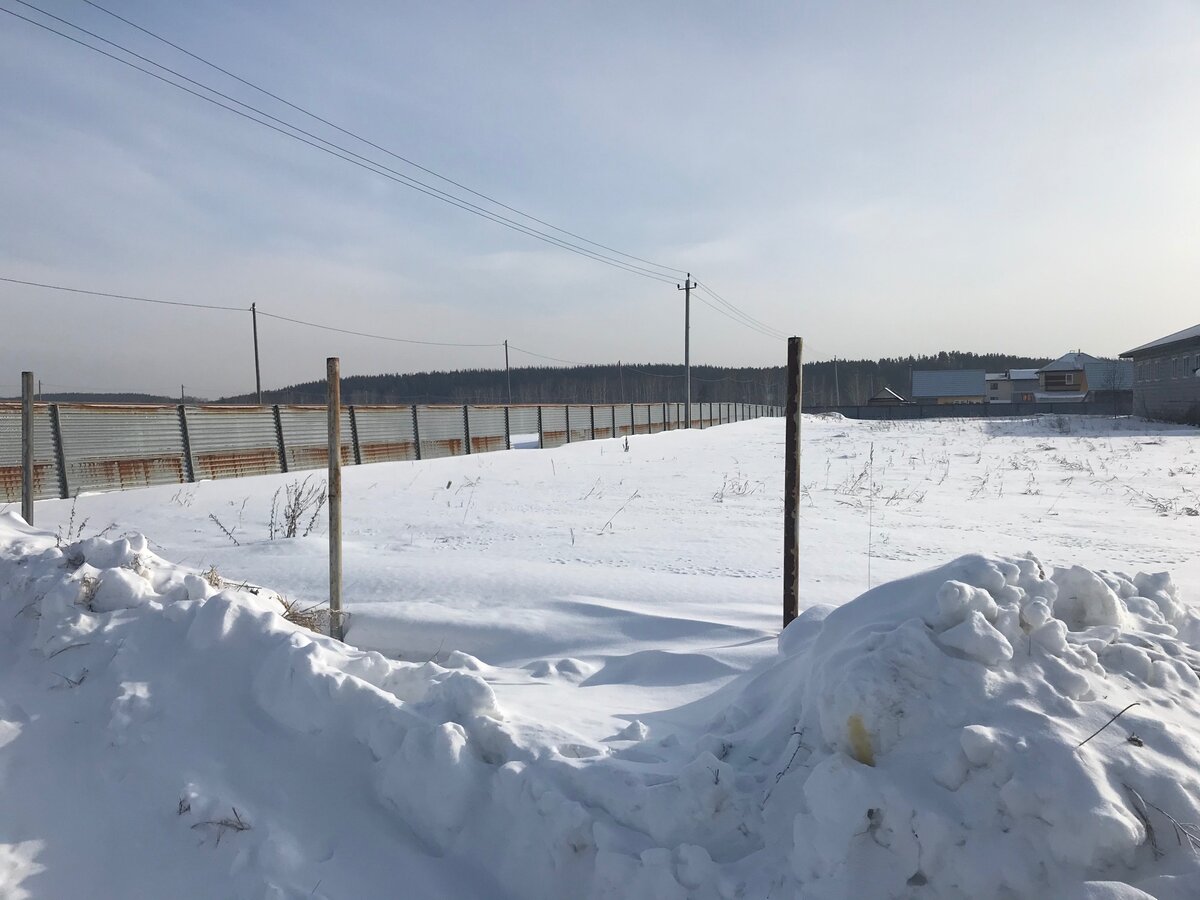 Встречают по забору, провожают по уму. Для чего делают глухие заборы  высотой 3 метра? | Рабочая Молодежь | Дзен