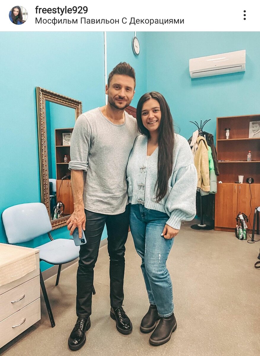 Эту фотографию Лолита выложила на своей странице в инстаграме: https://www.instagram.com/freestyle929/  Кстати, после этого её начали атаковать поклонники Лазарева. Причем были и такие, которые предостерегали, мол, не смей ничего плохого писать про нашего Серёжу! А она и не собиралась... 