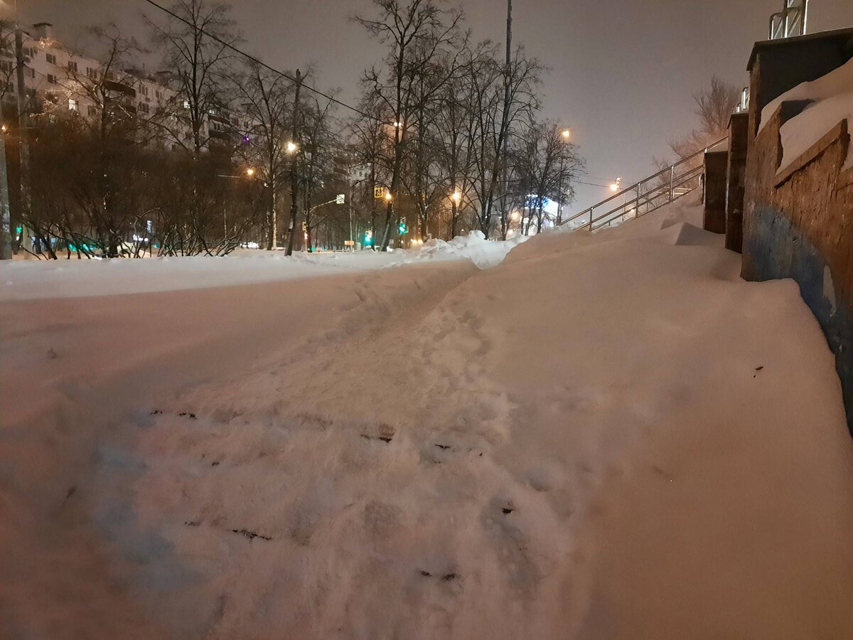 Почему в Москве всё ещё не убран снег во дворах | ЗАМЕТКИ ТЕХНОДРАКОНА |  Дзен