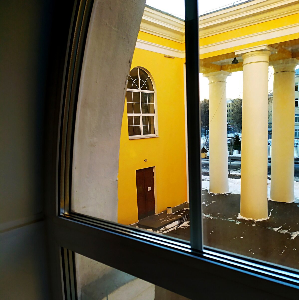 Вид из окна на втором этаже