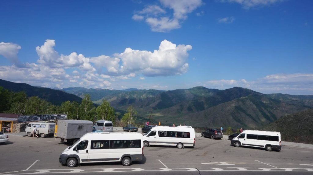 Казалось бы, самое простое — делать туры "всё включено" на автобусах. Но нет, не включают еду, некоторые экскурсии