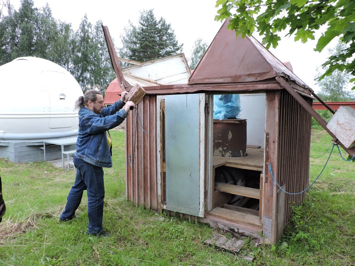 Наблюдательная база Клуба, нуждающаяся в ремонте. Фото Шарова Федора.