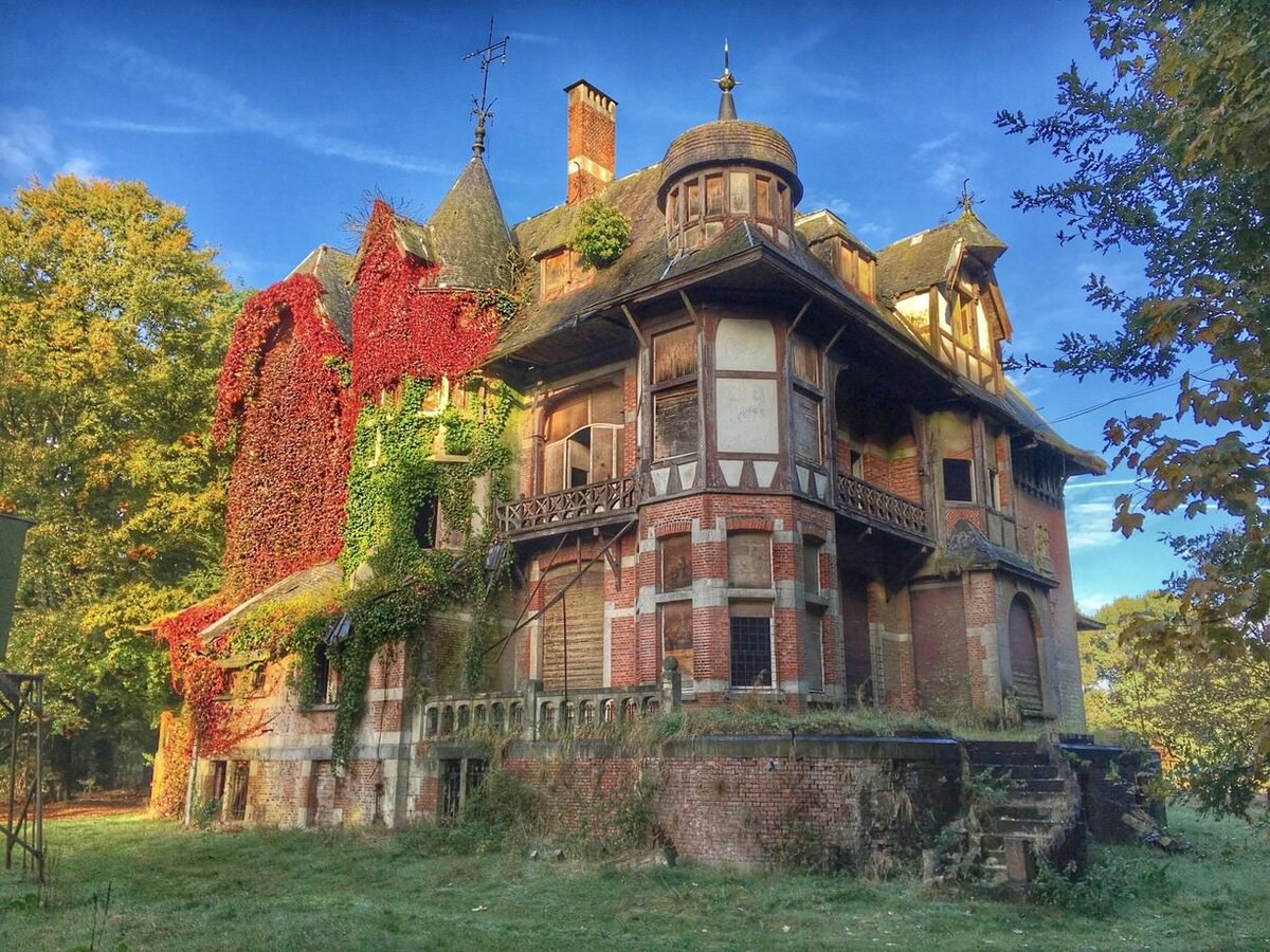 Замок Ноттебом в Бельгии послувжий прототипом дома странных детей.