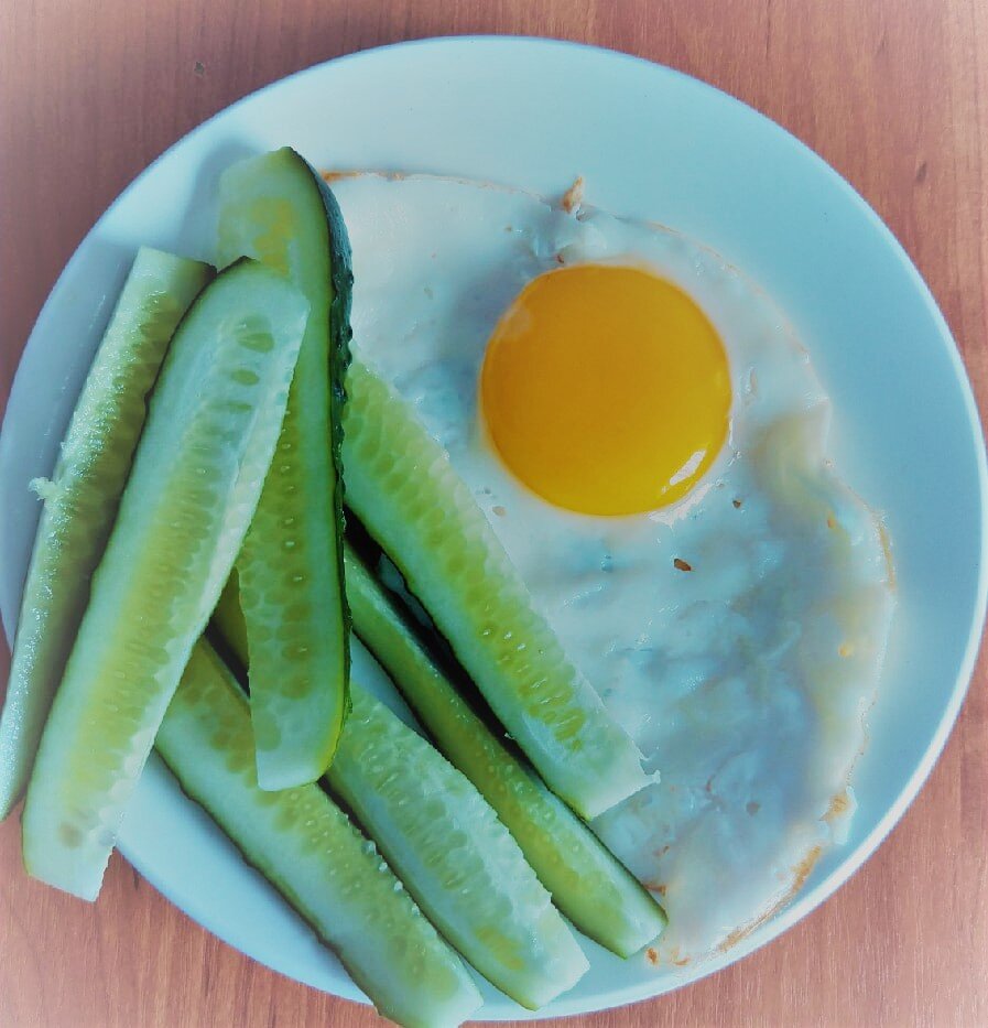 Завтрак 93К, за кадром хлебец