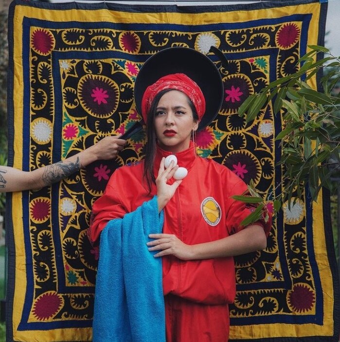 Ну хоть по русски говорить умеет, и на том спасибо.