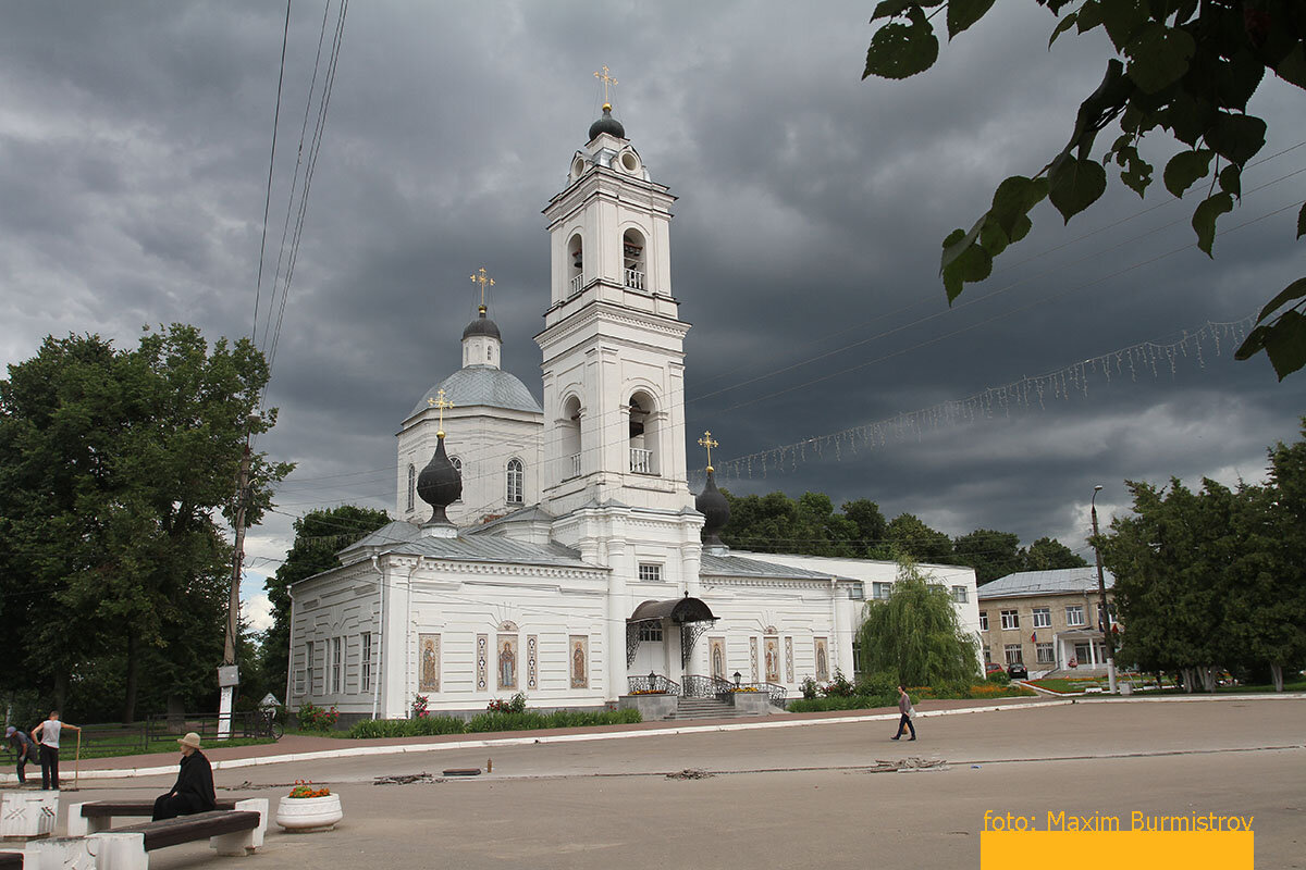 Собор Петра и Павла расположен аккурат в пересечении самых революционных улиц – Розы Люксембург и Ленина.