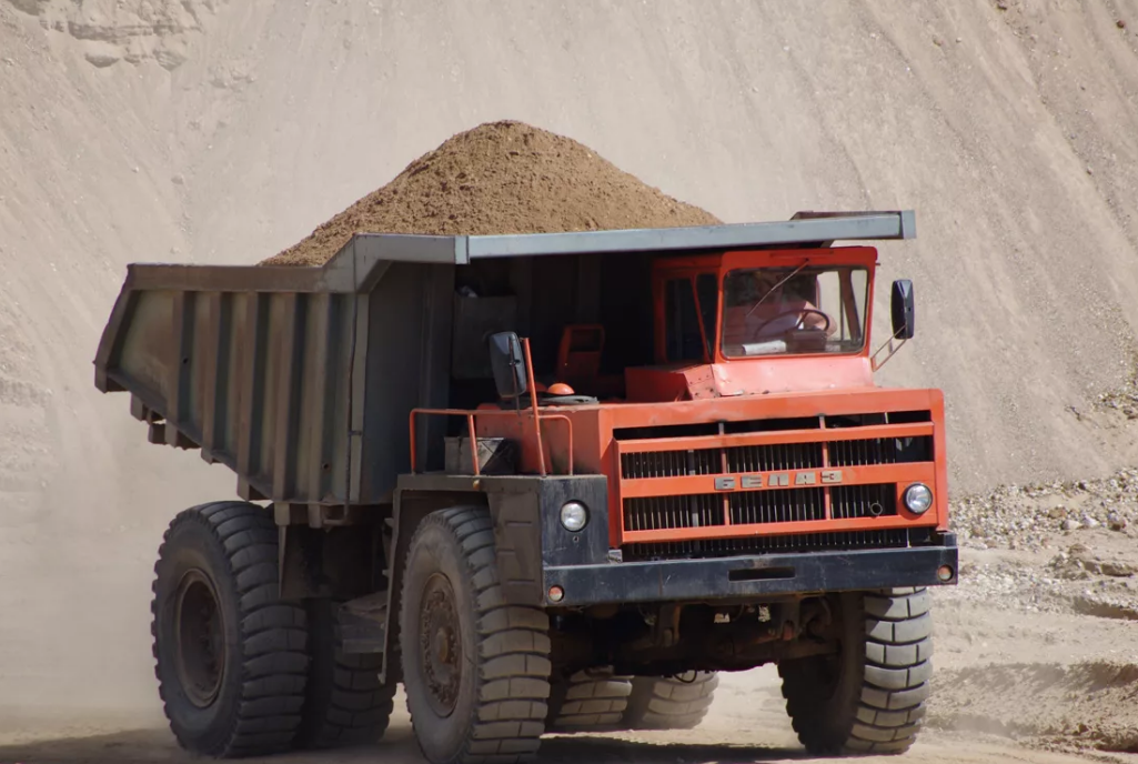 Фото с Яндекса. БелАЗ-548.