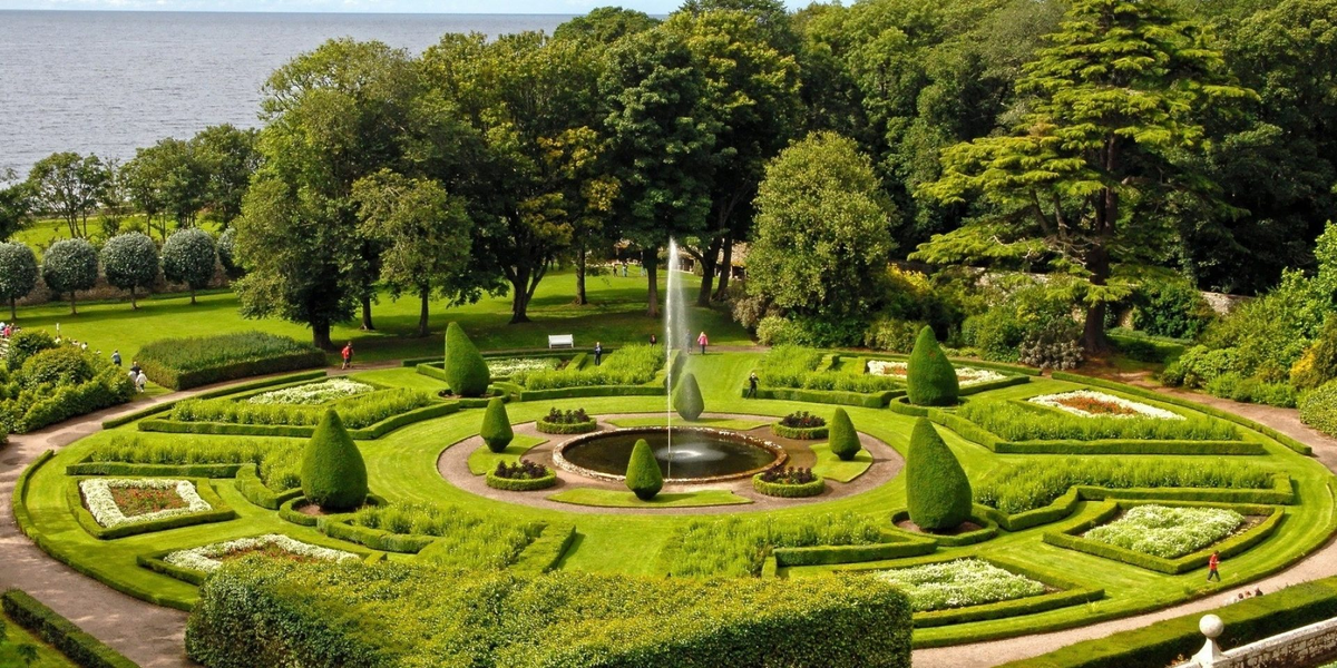 10 базовых элементов английского сада. Английский стиль в ландшафтном дизайне. Фото — Ботаничка