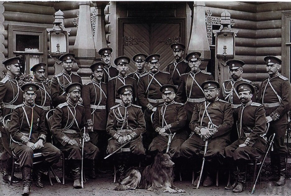 Жандармы во главе с Николаем II