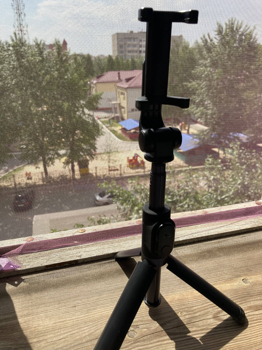 Xiaomi Mi Bluetooth Selfie Stick Tripod в виде штатива