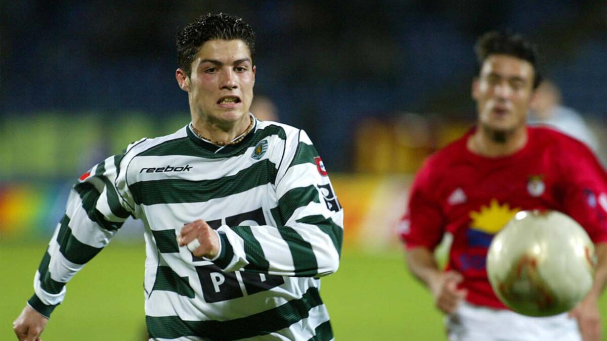 Летом 2003-го Криштиану Роналду в составе «Спортинга» сыграл товарищеский матч против «МЮ».