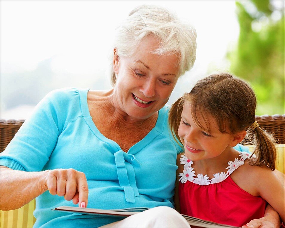 Бабушка с ребенком 4 года. Бабушка и внук. Granddaughter