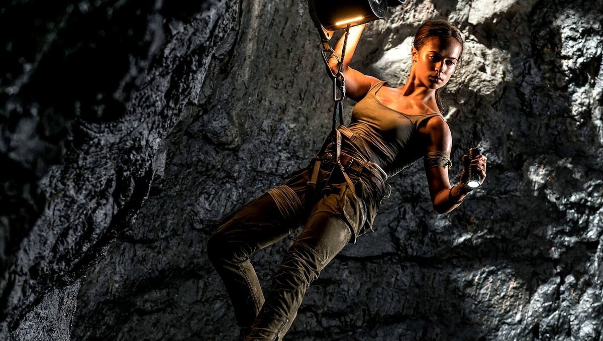 Кадр из фильма «Tomb Raider: Лара Крофт»  / Источник Яндекс.Картинки