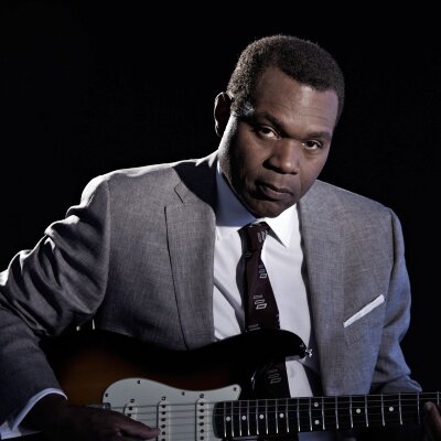 Robert Cray/Трудно себе представить более разную музыку и более несхожих людей, чем академично-приглаженный "профессор" Роберт Крэй и маргинально неистовый Джон Кэмпбелл