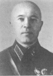 Александр Яковлевич Яновский. Первая Мировая война — штабс-капитан, дважды ранен. В Красной армии с 1918 года. Гражданская Война – начштаба дивизии, с сентября по декабрь 1919 года в белой армии Деникина, затем снова в Красной армии — начштаба дивизии. После войны начальник дивизии, командир корпуса, снова командир дивизии, зам начштаба армии. С 1933 года на преподавательской работе. Участник Великой Отечественной войны. С августа 1943 года командир 89-го стрелкового корпуса, дважды ранен. После войны на преподавательской работе в Военной академии им. М. В. Фрунзе. В отставке с 1948 года.