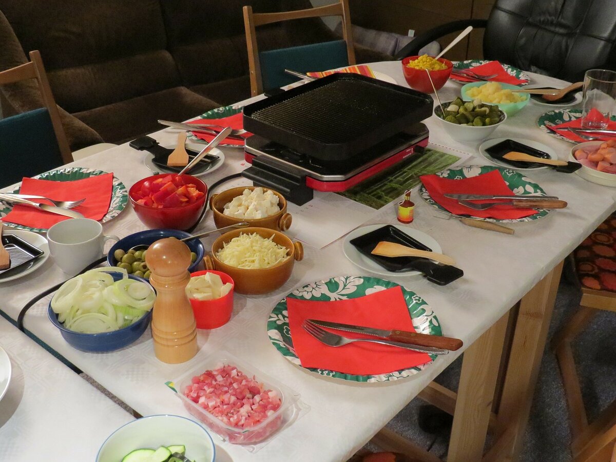 Праздник отмечался щедрым застольем, пытались поесть вкусно и сытно перед долгим постом. Фото: Pixabay.com 