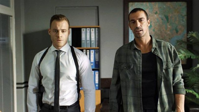 кадр из сериала "Великолепная двойка"