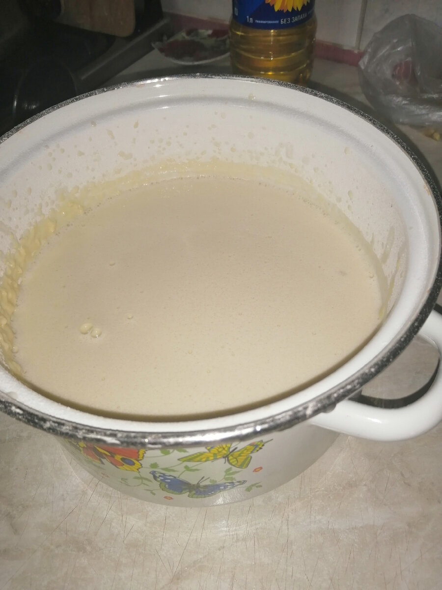 Замесила тесто