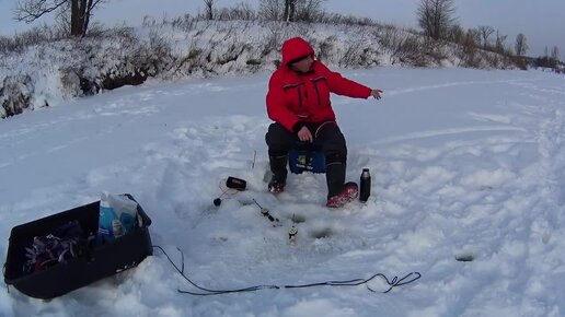 рыбалка зимой плотва чебак и сорога, fishing in winter roach and roachна Ладожском озере