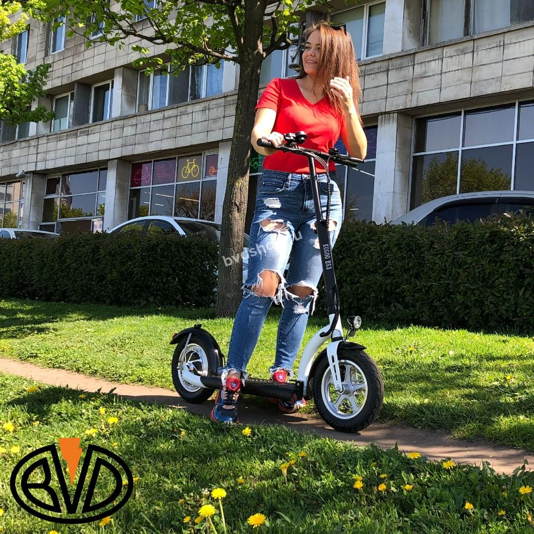 Kugoo ES3 оснащен задним приводом