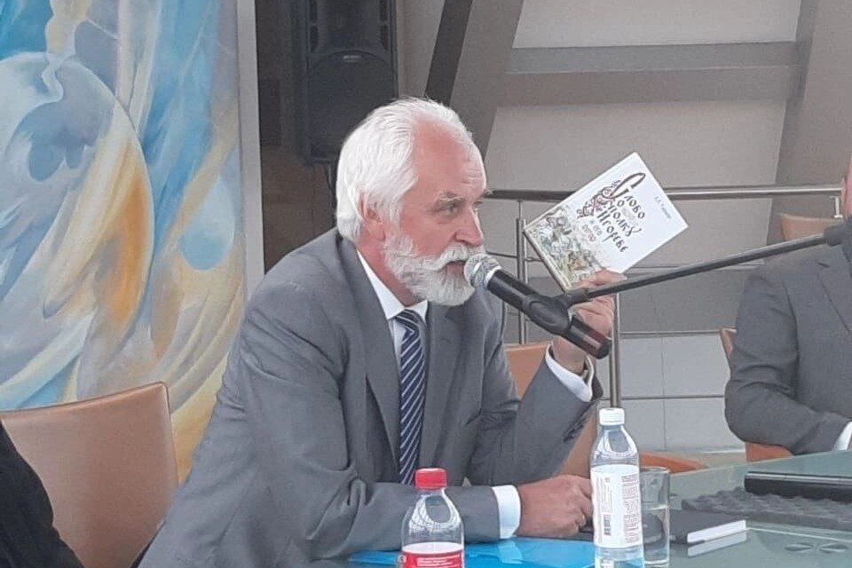     Александр Ужанков приехал в Челябинск прочитать лекцию о том, как крещение Руси отражается на сегодняшнем дне  Предоставлено "Комсомолке"