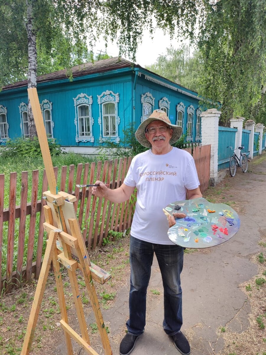 Владимир Петрович Максименко, член Союза художников России, автор книг о современной живописи, педагог дополнительного образования "Кванторум.22"