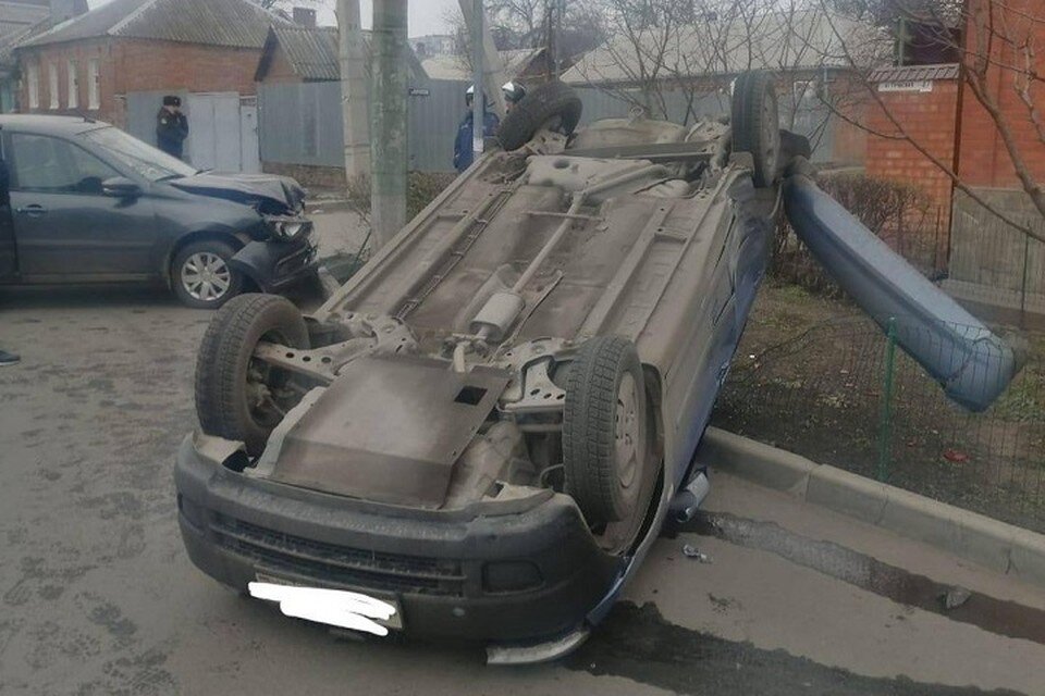     В аварию попали Lada Granta и Kia Picanto. Фото: управление ГИБДД России по региону