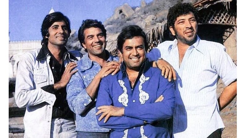 Амитабх  Баччан, Дхармендра, Санджив Кумар и Амджад Кхан на съемках проекта. ~ Фото: https://clck.ru/QK4d3