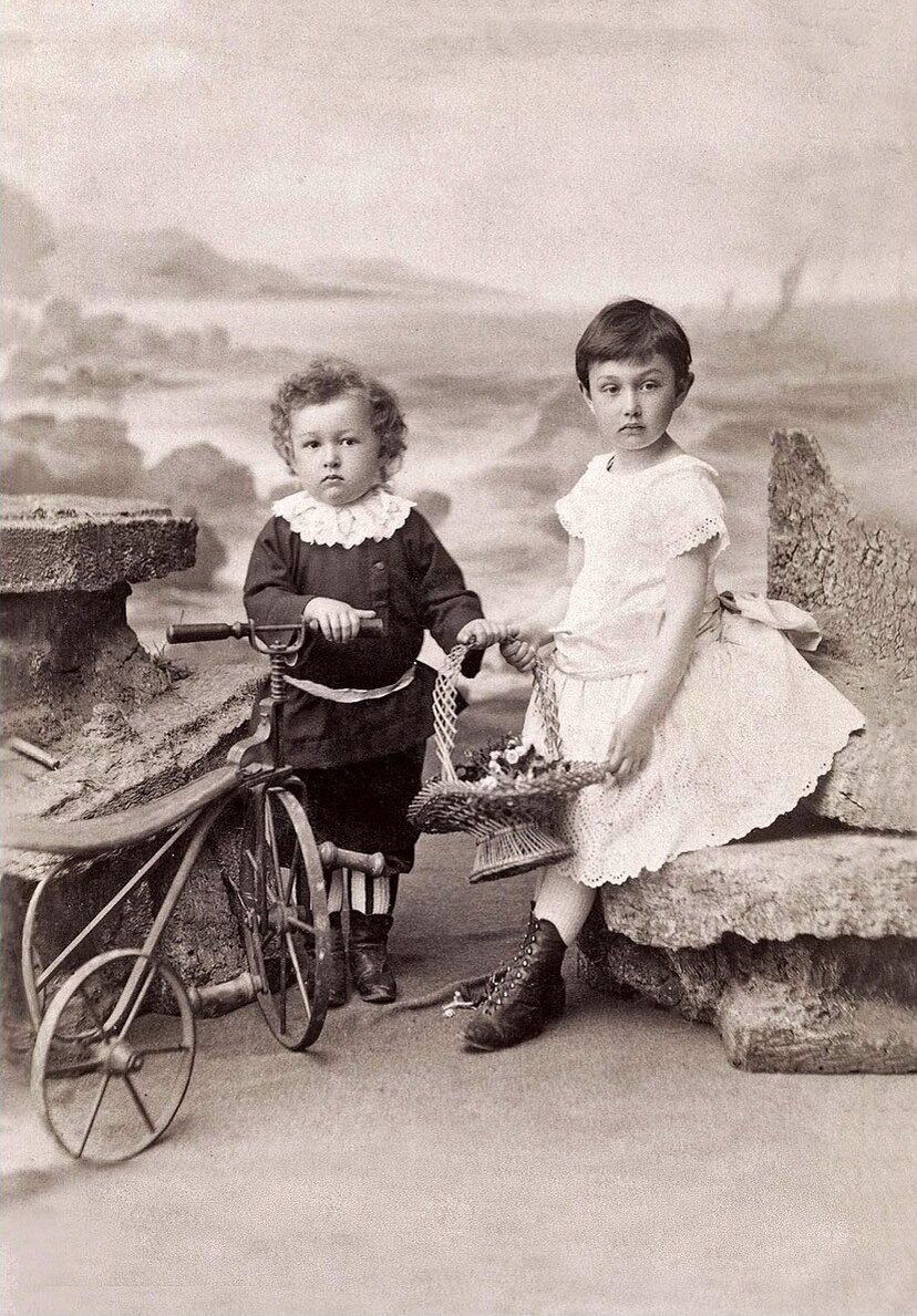  Юрий Анненков в  детстве.