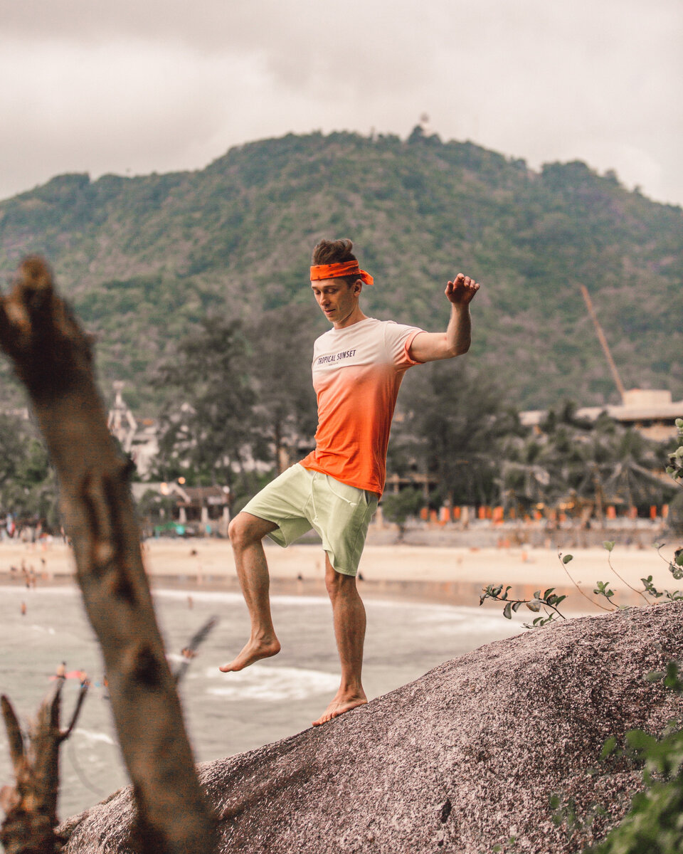 Чтобы сделать более-менее симпатичную карточку, пришлось карабкаться на камни.